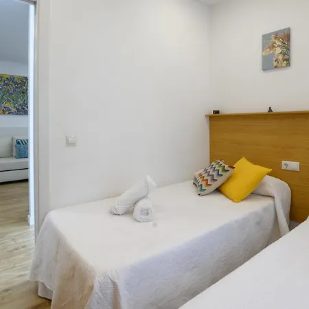 2 Bedroom Lovely In Hébergement de vacances *