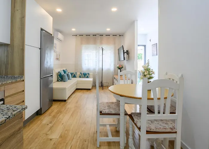 2 Bedroom Lovely In Hébergement de vacances Málaga